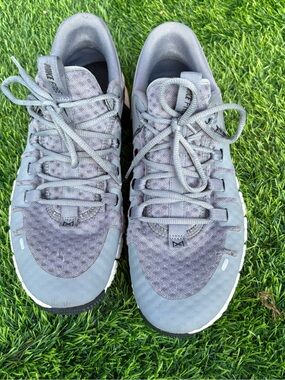 Nike Men’s Gray Mesh Athletic Sneakers